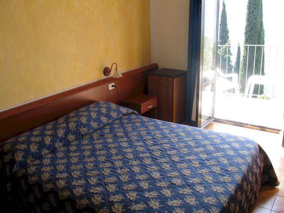 Hotel Villa Dirce Limone sul Garda Exterior foto